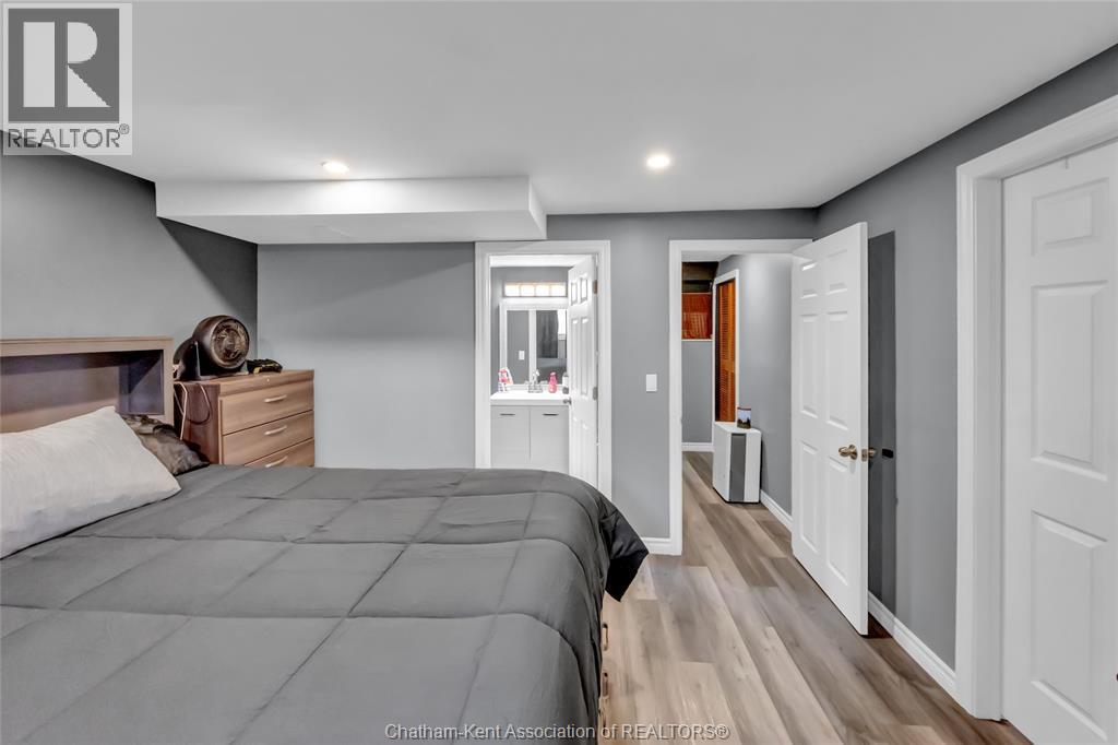 150 Lark STREET - 32