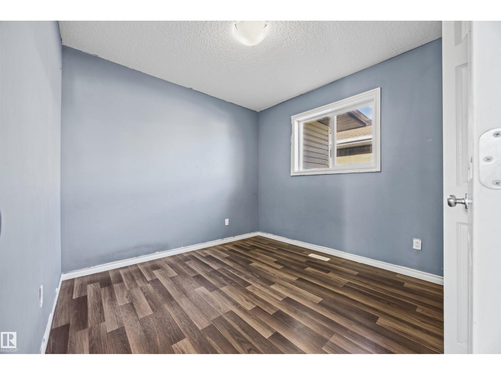 9626 106 AV NW - 29