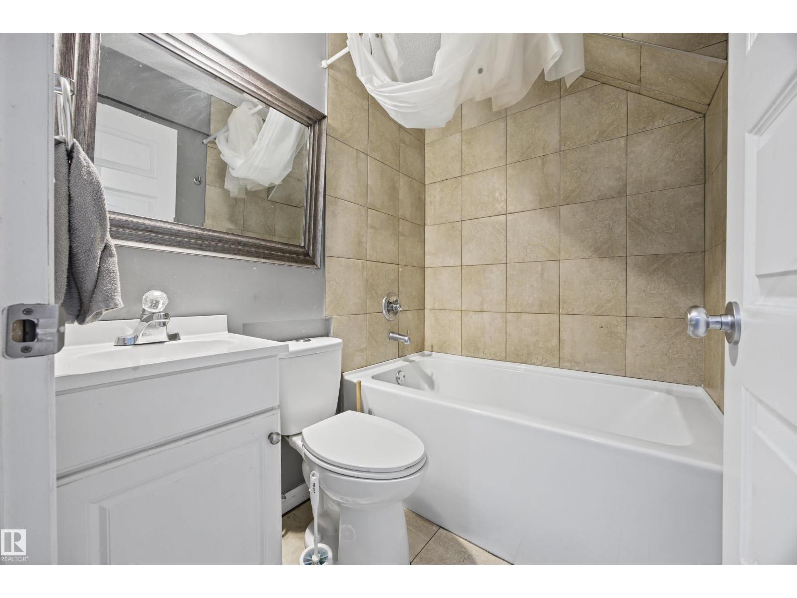 9626 106 AV NW - 37