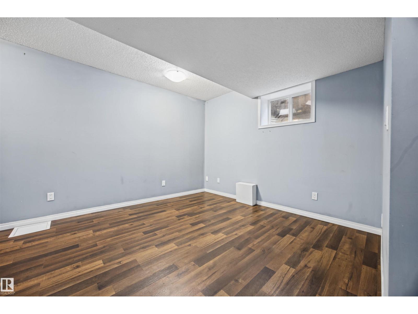 9626 106 AV NW - 38