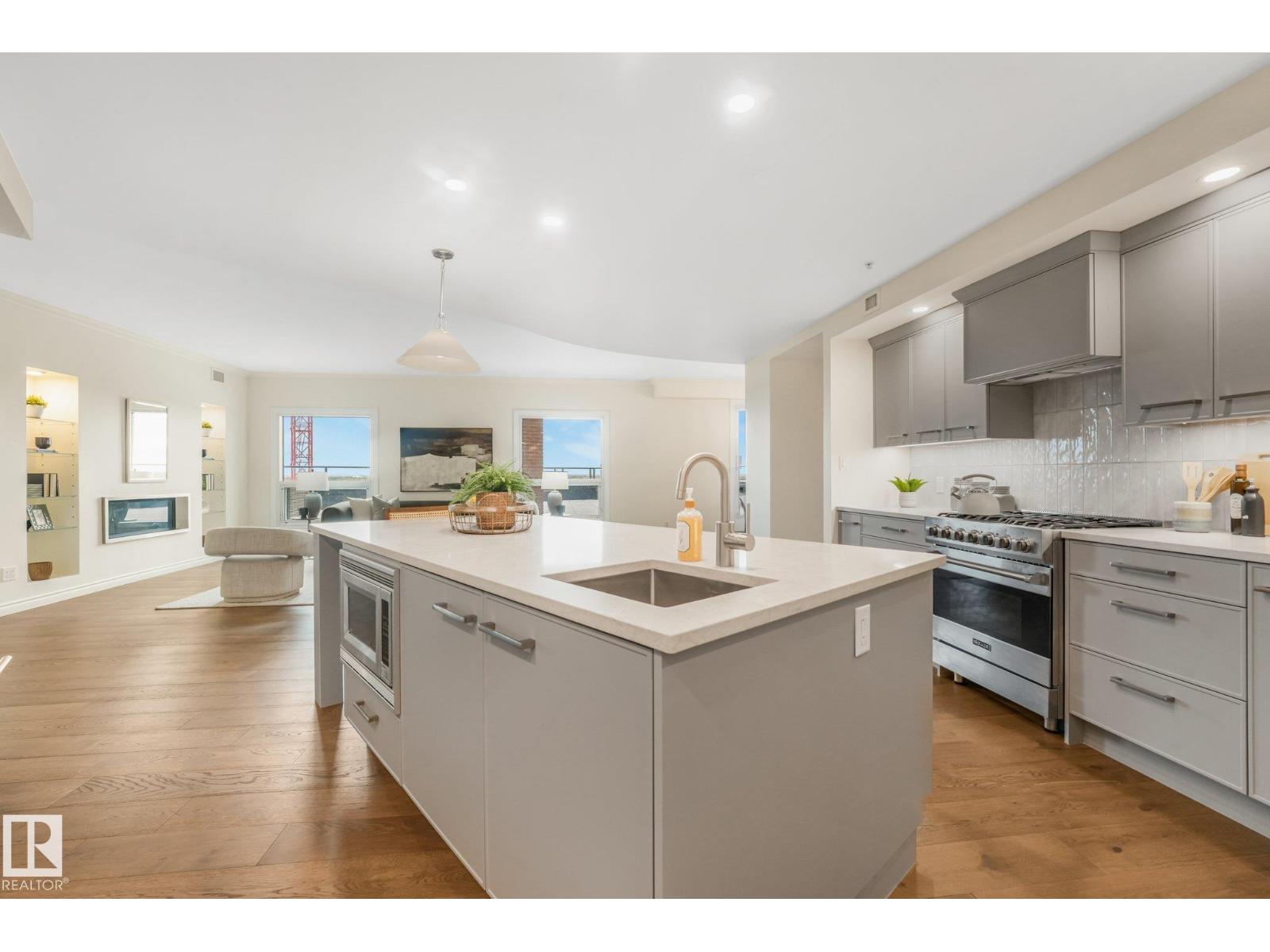 #902 10108 125 ST NW - 10
