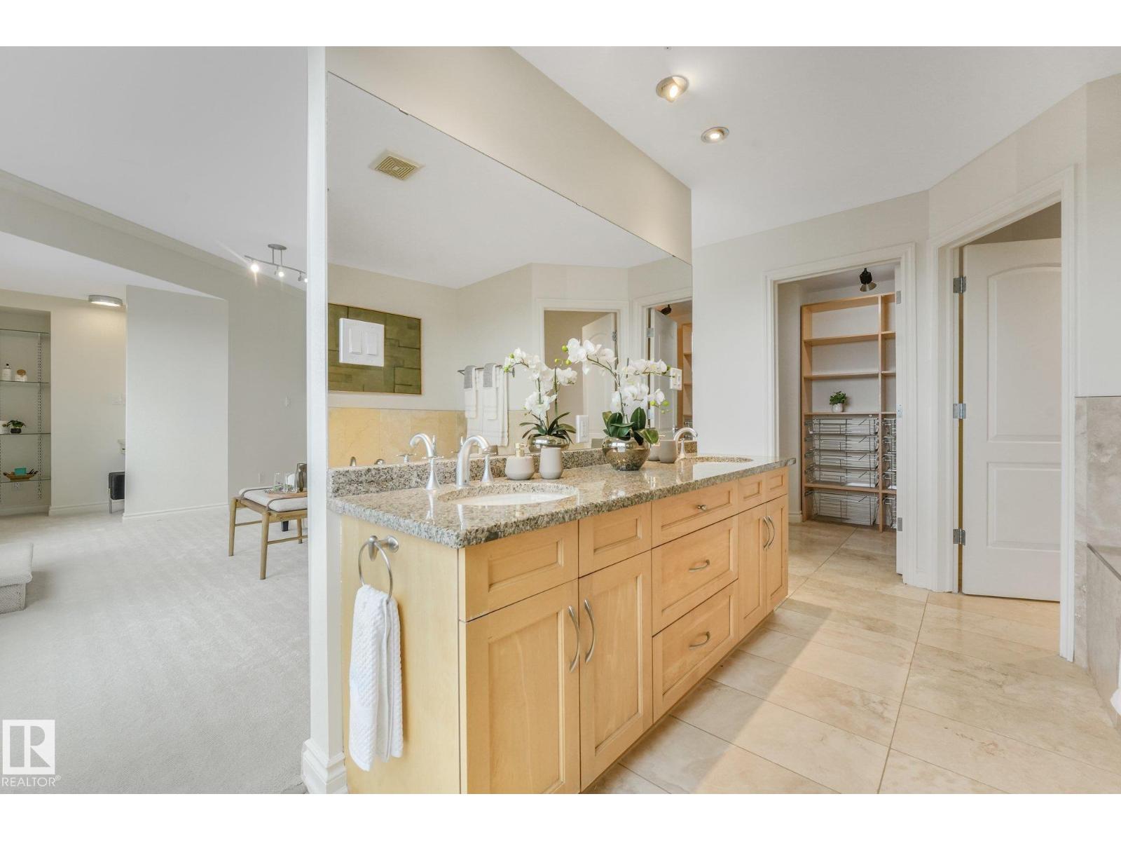 #902 10108 125 ST NW - 25
