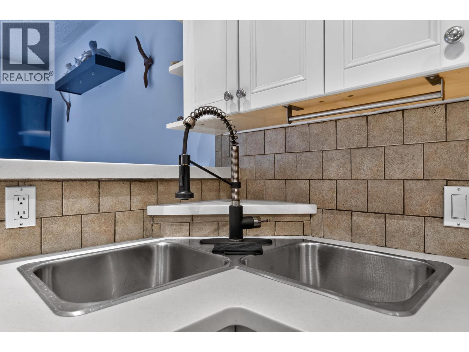 Photo of 4801 TURNBUCKLE WYND 8