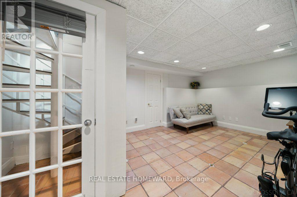 69 WALMSLEY BOULEVARD - 45