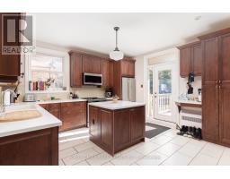 Living room - 105 Balmoral Avenue, Toronto, ON M4V1J5 Photo 6