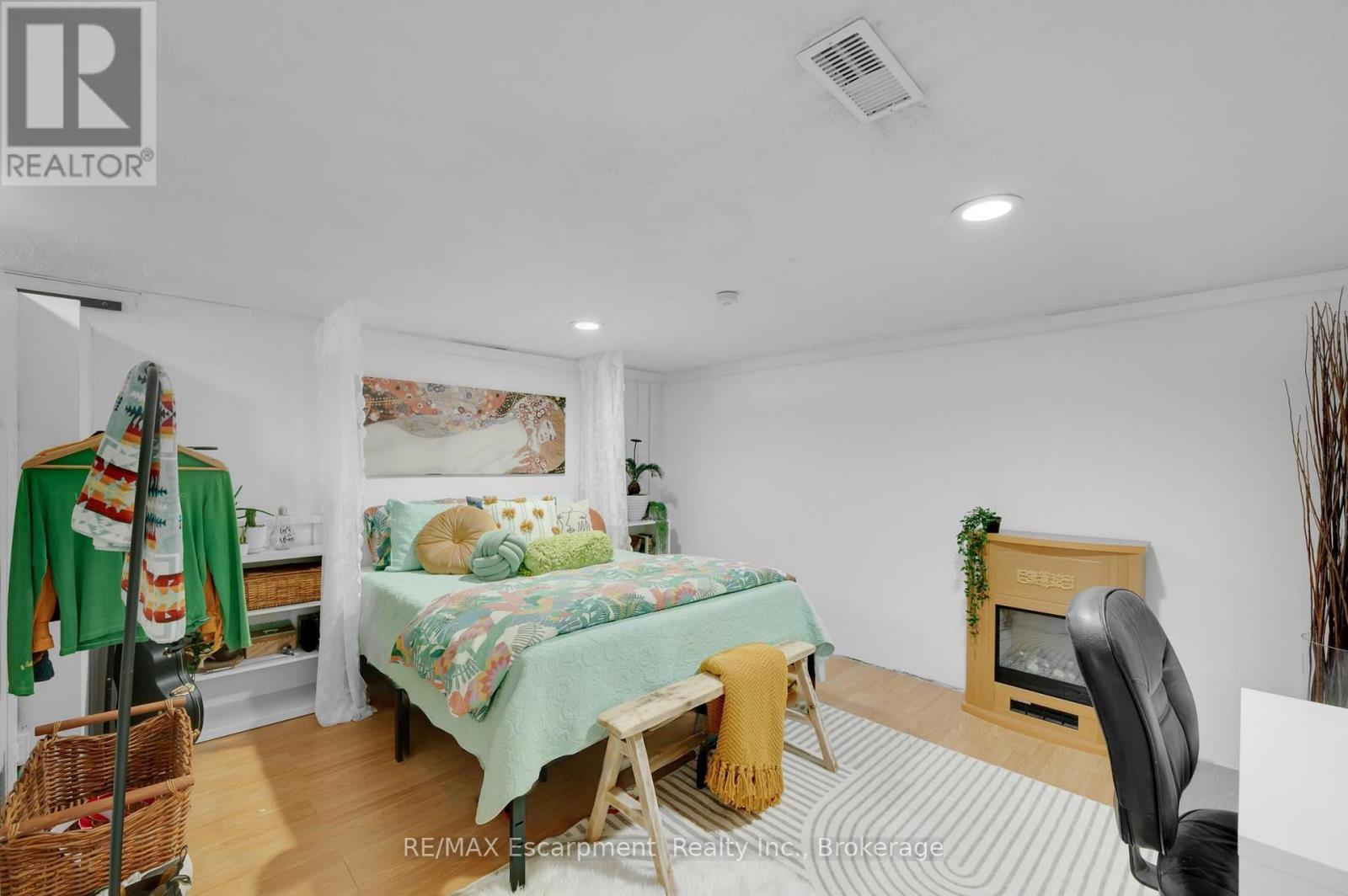 10 GOLDFINCH ROAD - 26