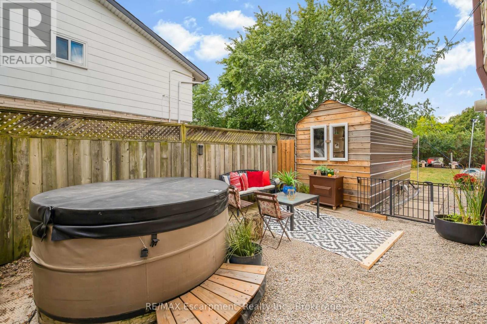 10 GOLDFINCH ROAD - 37