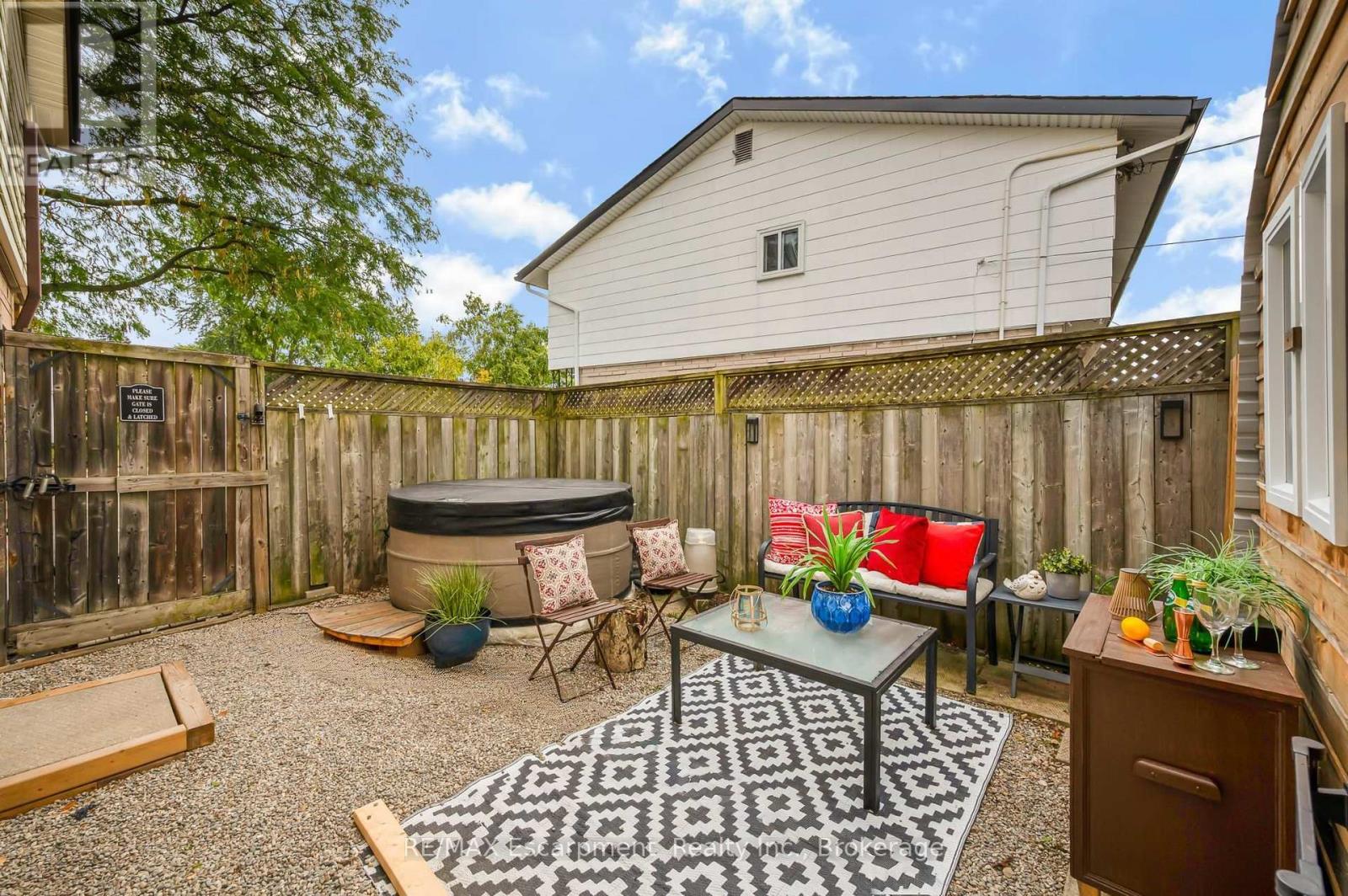 10 GOLDFINCH ROAD - 38