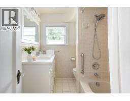 438 Fourth Street, New Westminster, BC V3L2V4 Photo 14