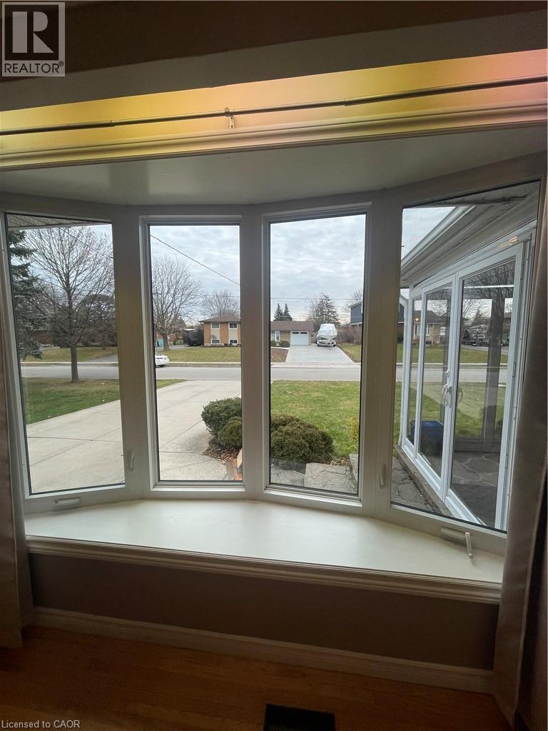 23 WOODSVIEW Avenue, Grimsby — photo 4