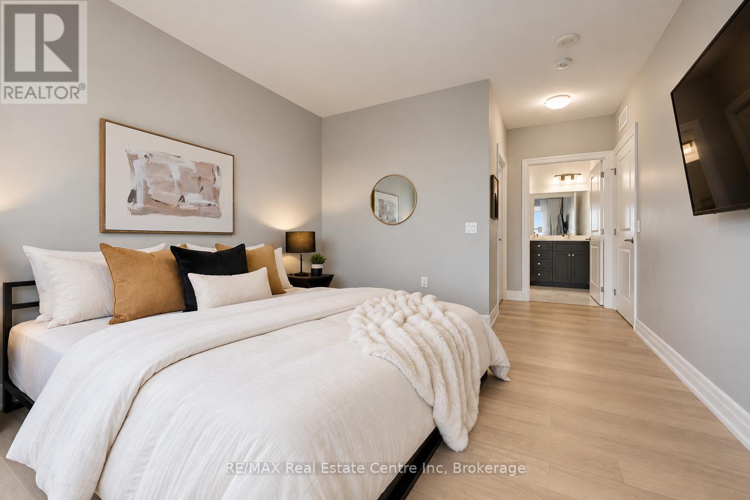 #707 1880 GORDON STREET - 13