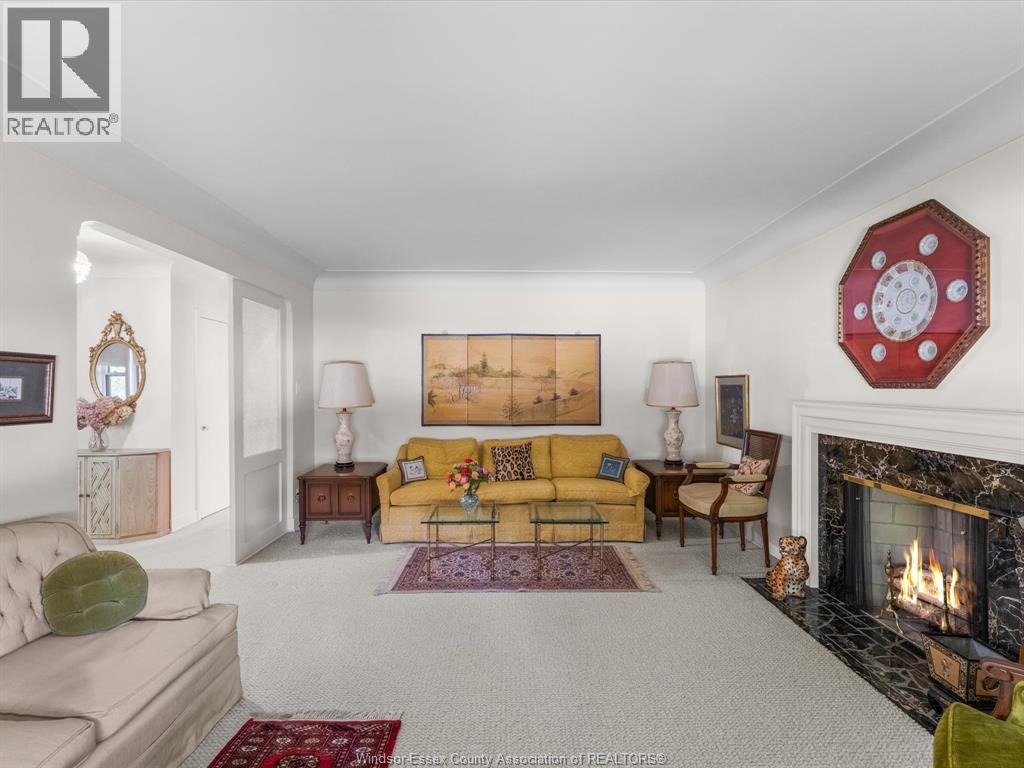 2214 VICTORIA AVENUE - 16