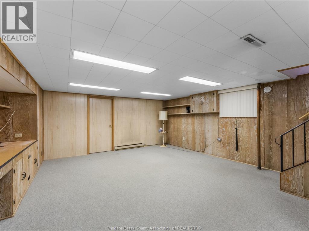 2214 VICTORIA AVENUE - 29