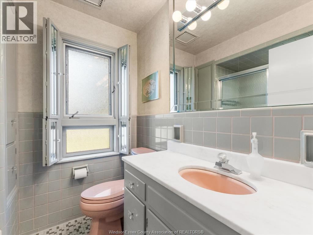 2214 VICTORIA AVENUE - 25