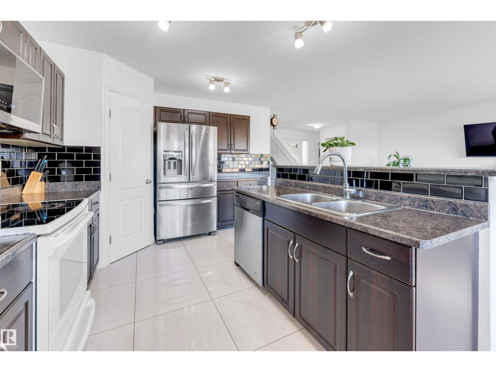 3908 166 AV NW - Image 19