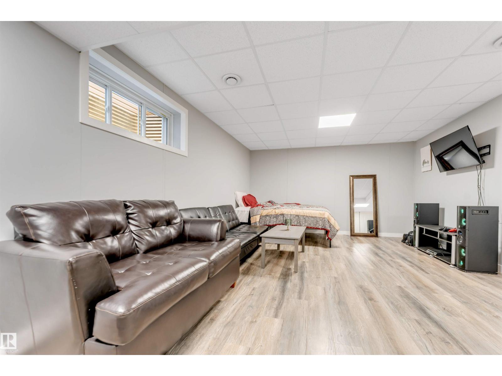 3908 166 AV NW - Image 39