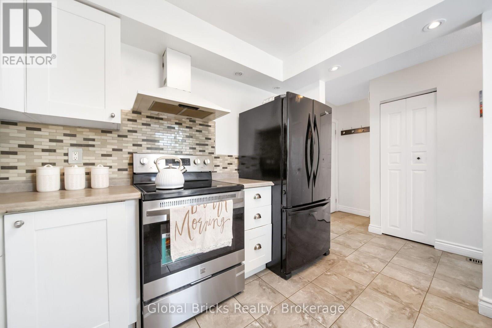 27- 15 Green Valley Drive, Kitchener, ON photo 12