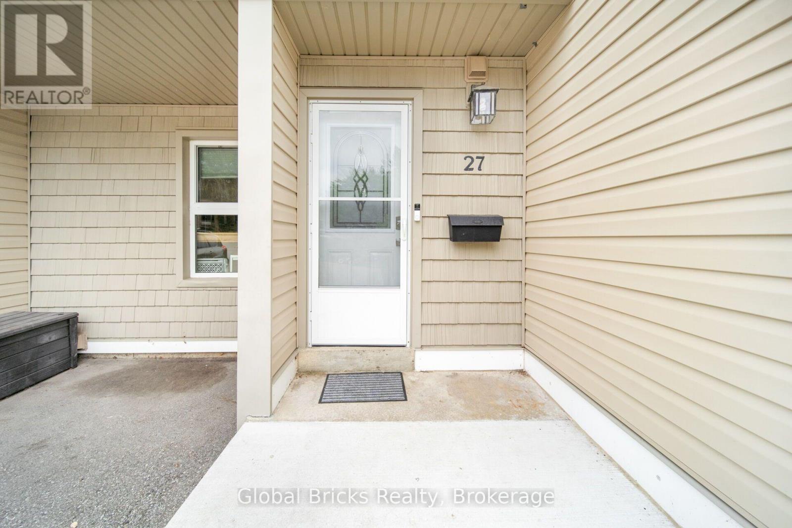 27 - 15 GREEN VALLEY DRIVE — photo 2