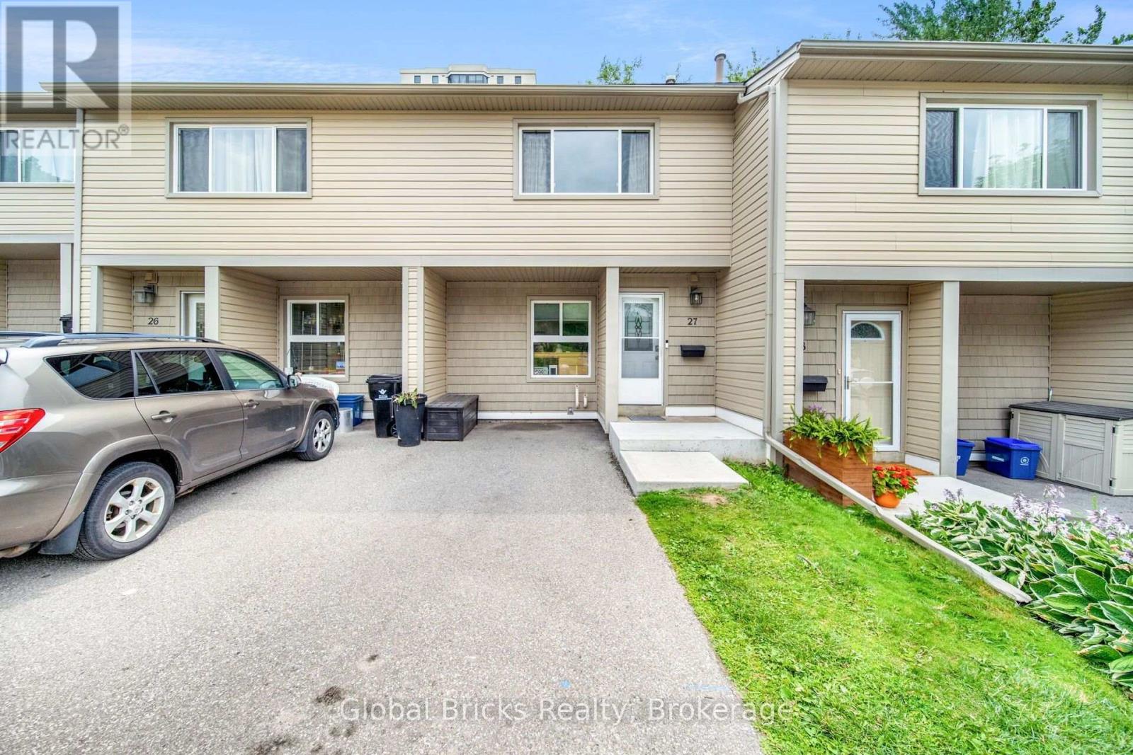 27 - 15 GREEN VALLEY DRIVE — photo 3