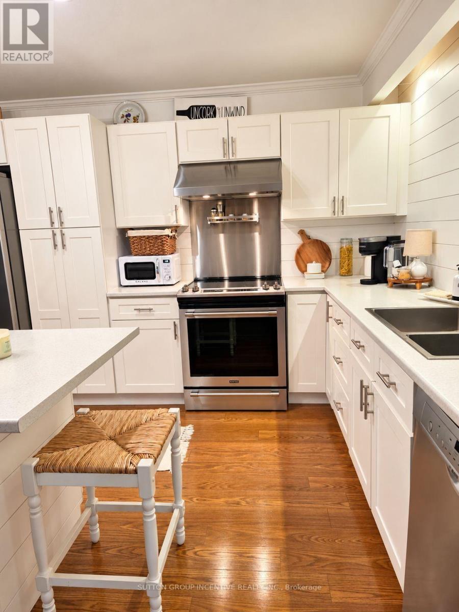 204-166 Owen Street, Barrie photo 4