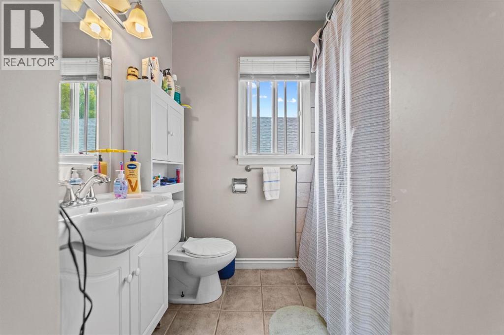 5229 50 Street - 11
