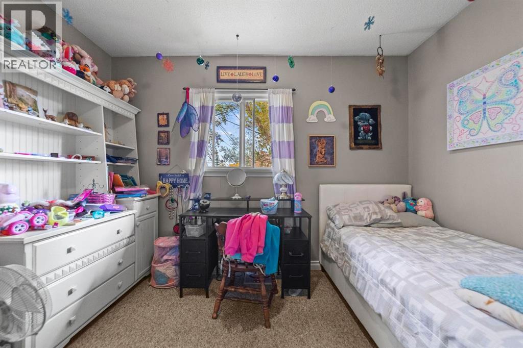 5229 50 Street - 9