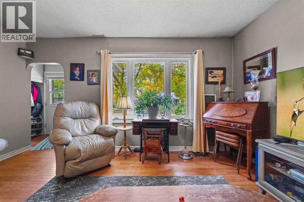 5229 50 Street - Image 4