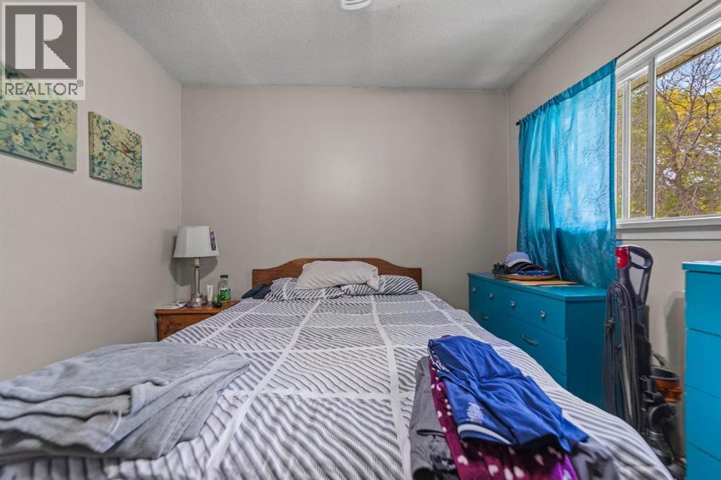 5229 50 Street - 13