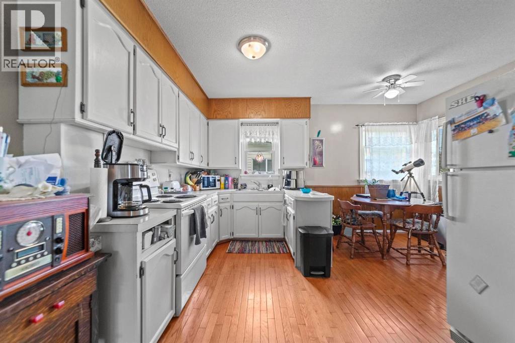 5229 50 Street - 6