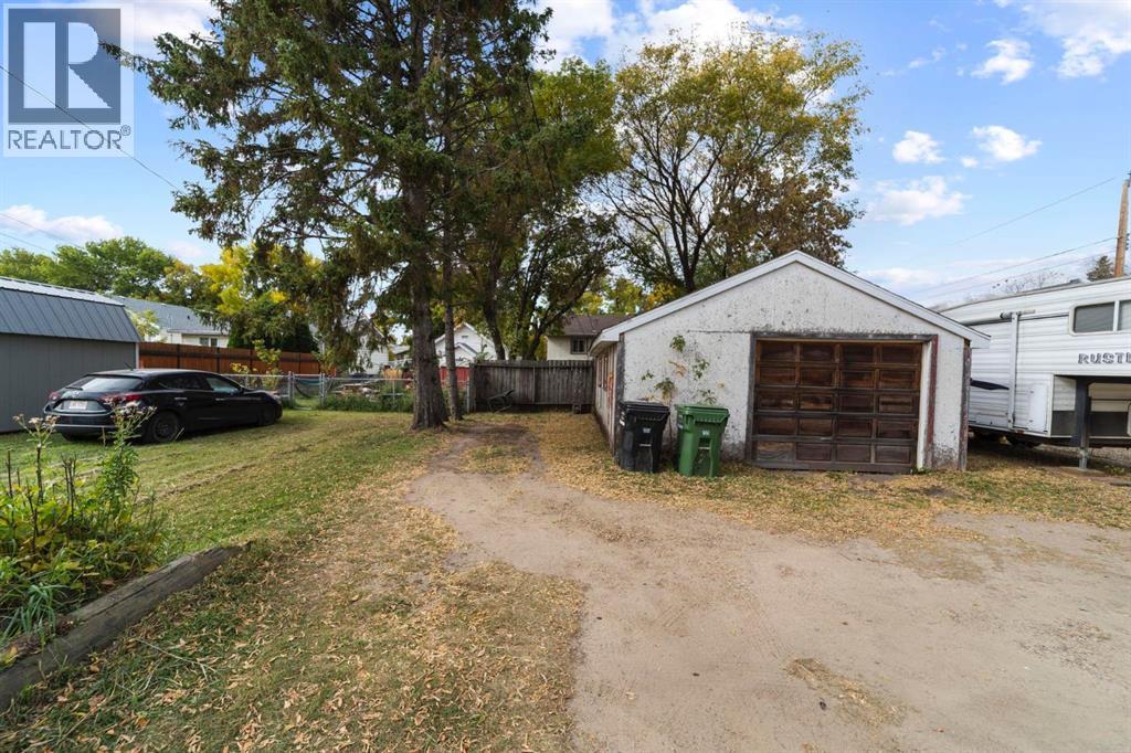 5229 50 Street - 18
