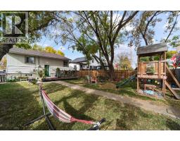 5229 50 Street, Camrose — photo 17