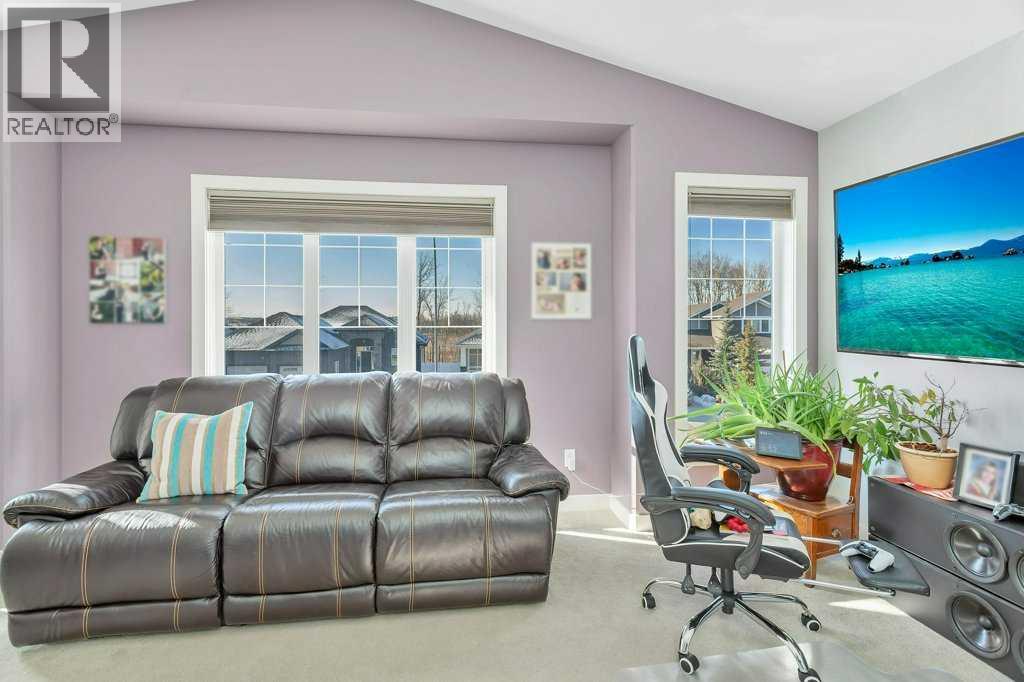 Listing photo – 37 Coachill Street, Blackfalds