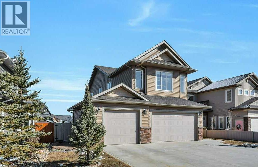 Listing photo – 37 Coachill Street, Blackfalds