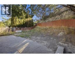 Living room - 2231/2233 Valleyview Drive, Kamloops, BC V2C4C8 Photo 11