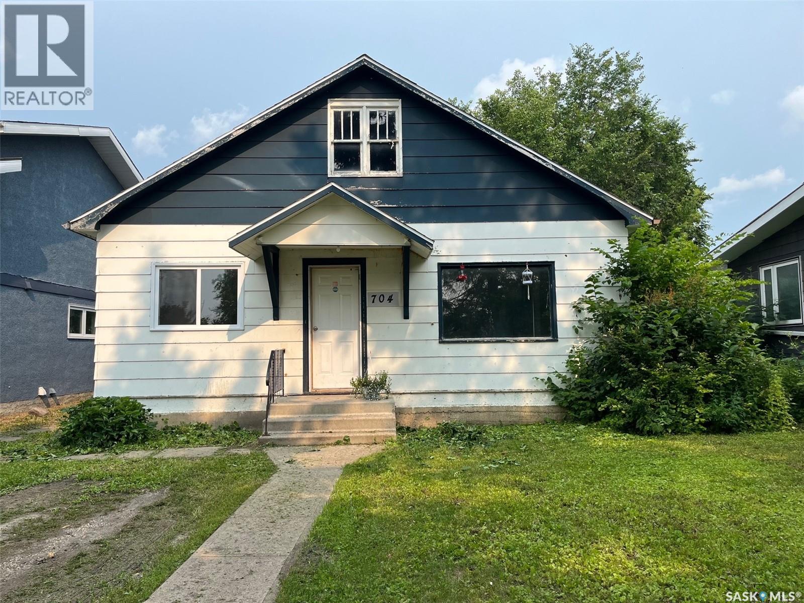 704 West AVENUE - 1