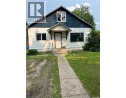 Enclosed porch - 704 West Avenue, Kamsack, SK S0A1S0 Photo 6