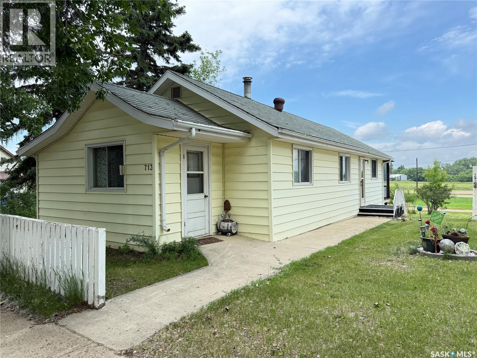 713 Healy AVENUE - 1