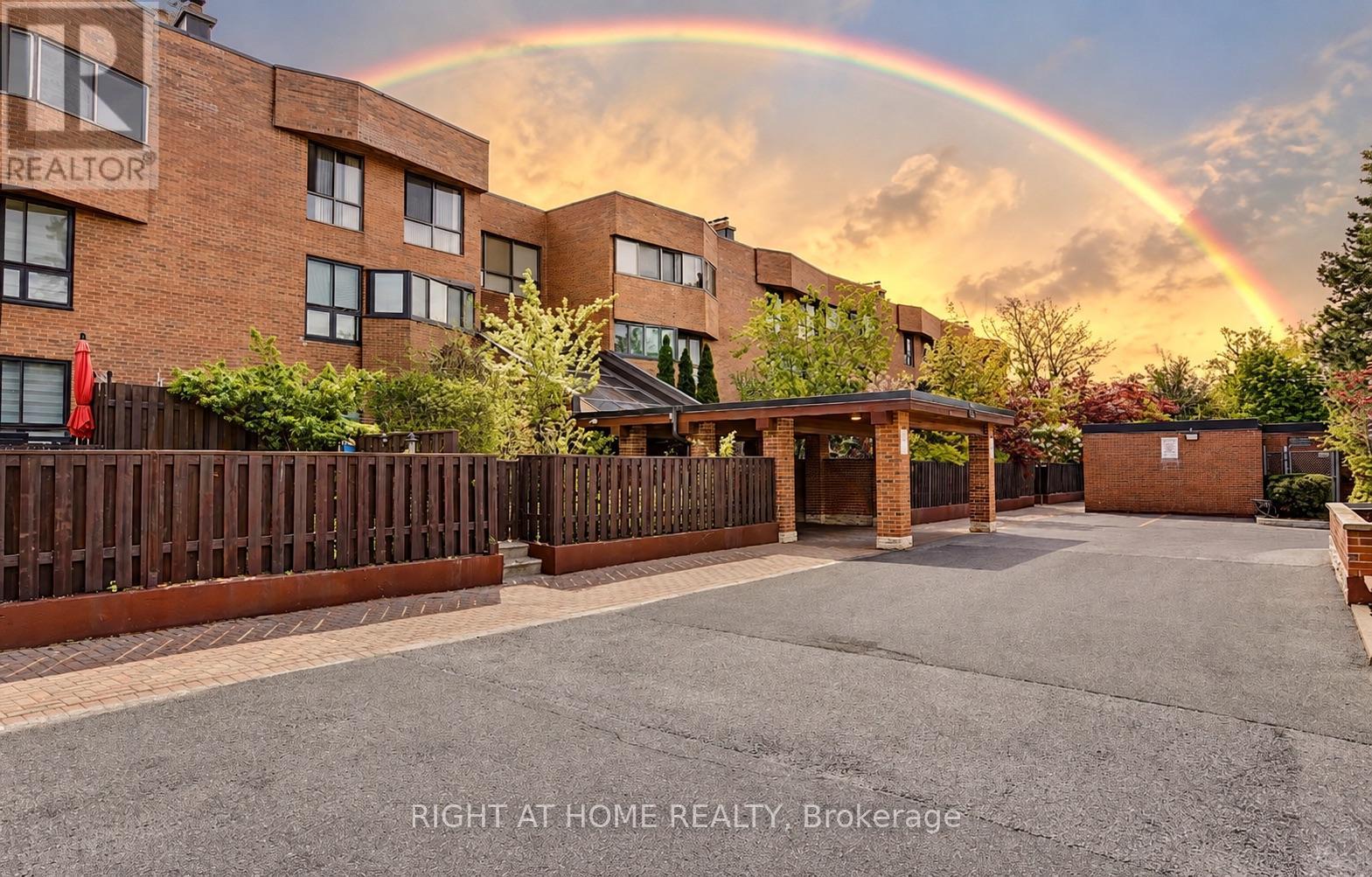 301 - 55 CARSCADDEN DRIVE, Toronto (Westminster-Branson)