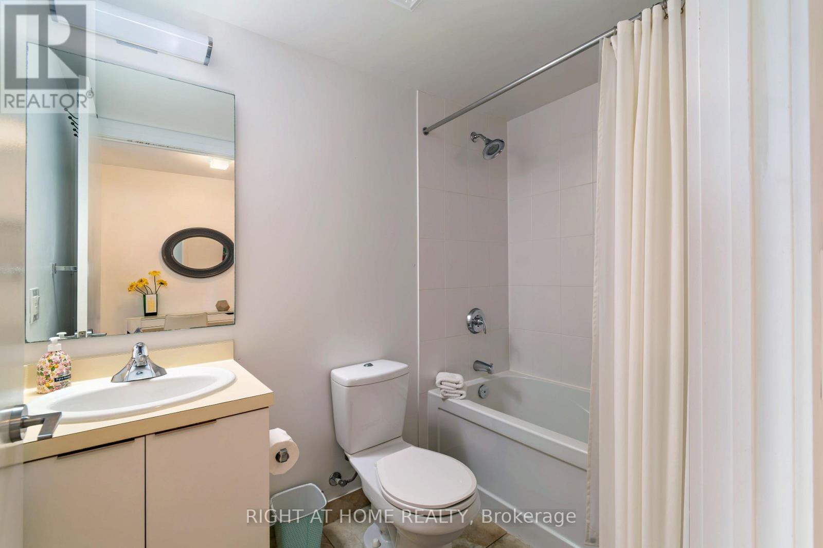 #708 14 YORK STREET - 17