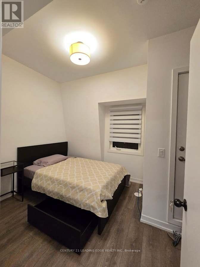 ROOM 5 - 9 SPRUCE PINES CRESCENT, Toronto (Victoria Village) — photo 2