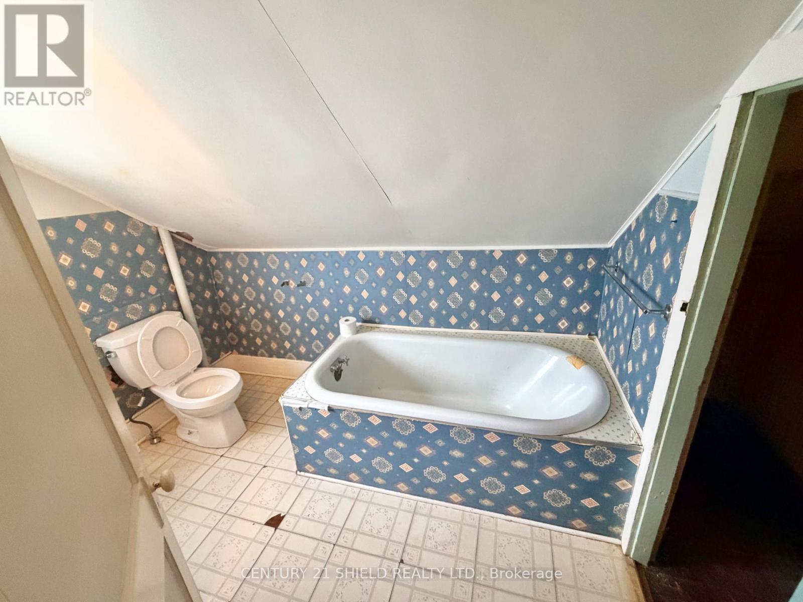 419 BEDFORD STREET - 15