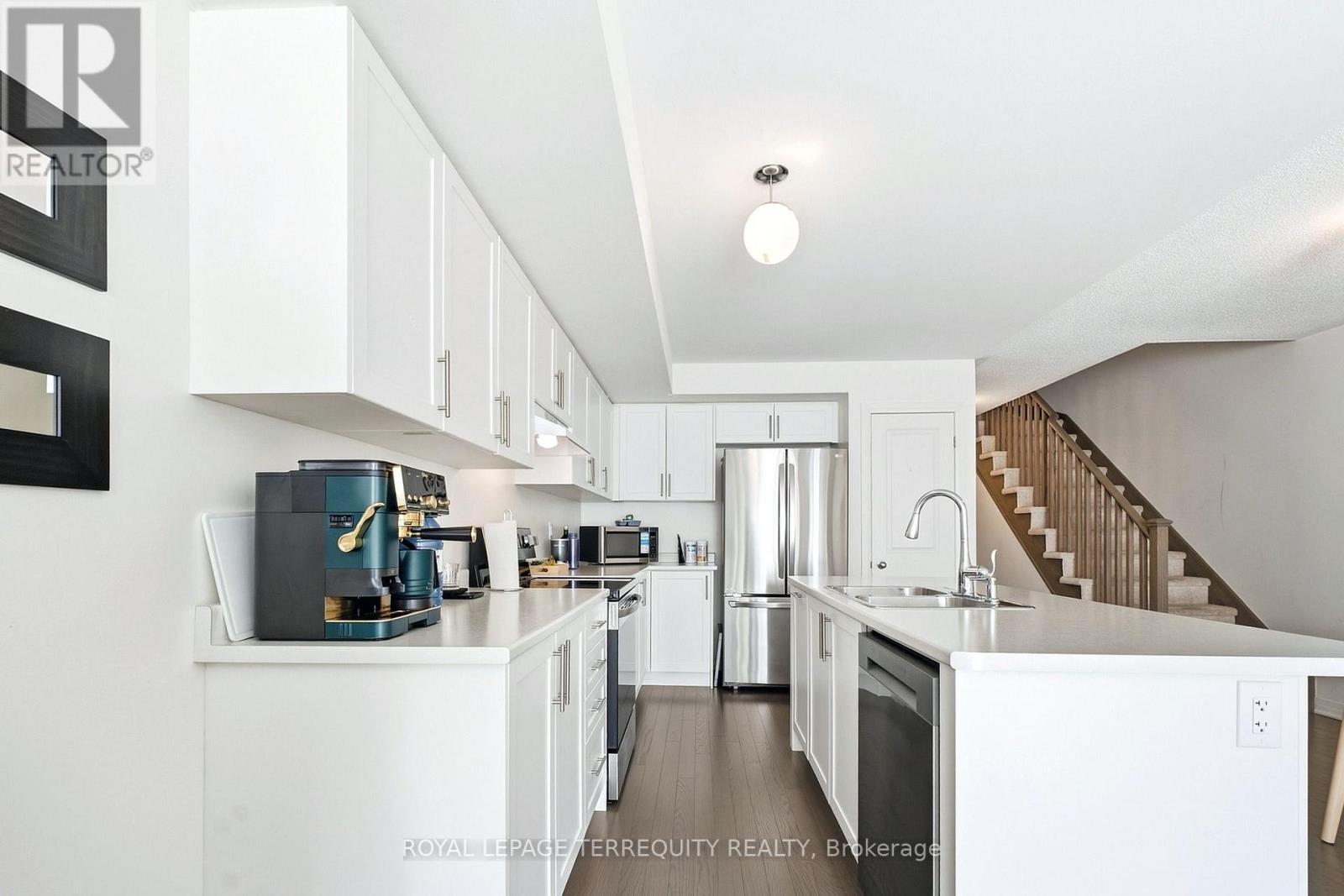 129 SAILORS LANDING - 11