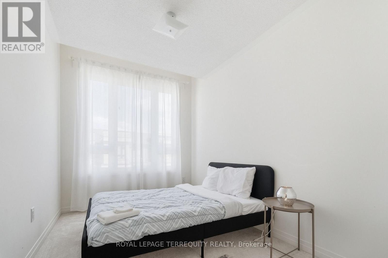 129 SAILORS LANDING - 22
