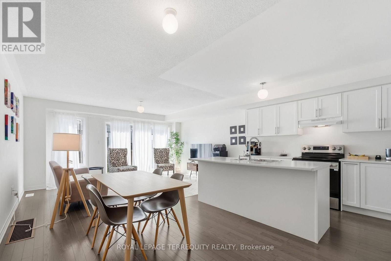 129 SAILORS LANDING, Clarington (Bowmanville) — photo 6
