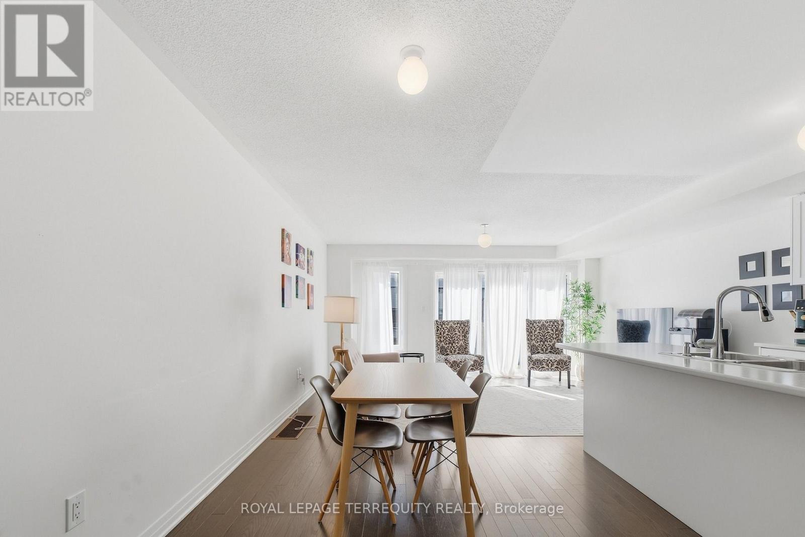 129 SAILORS LANDING - 7