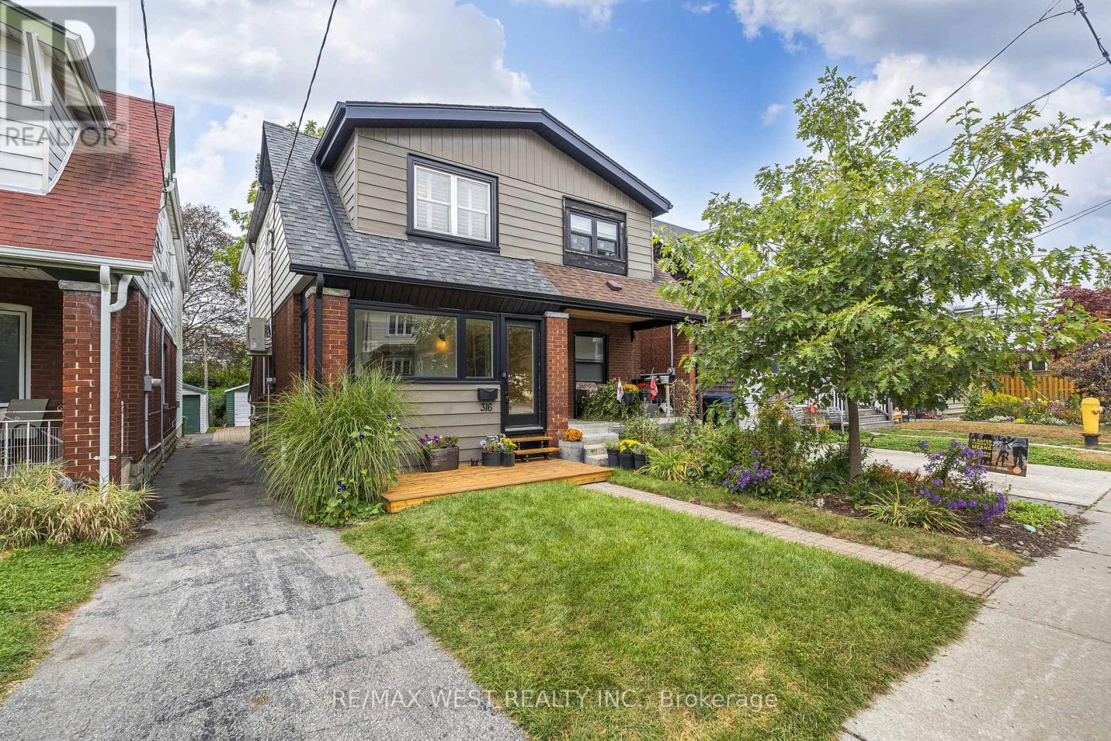 Photo of 316 Monarch Park Avenue