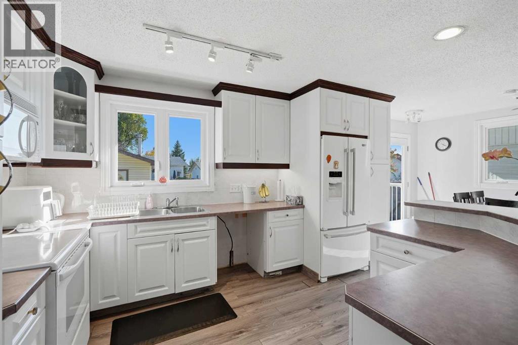 4615 31 Avenue NE - 14