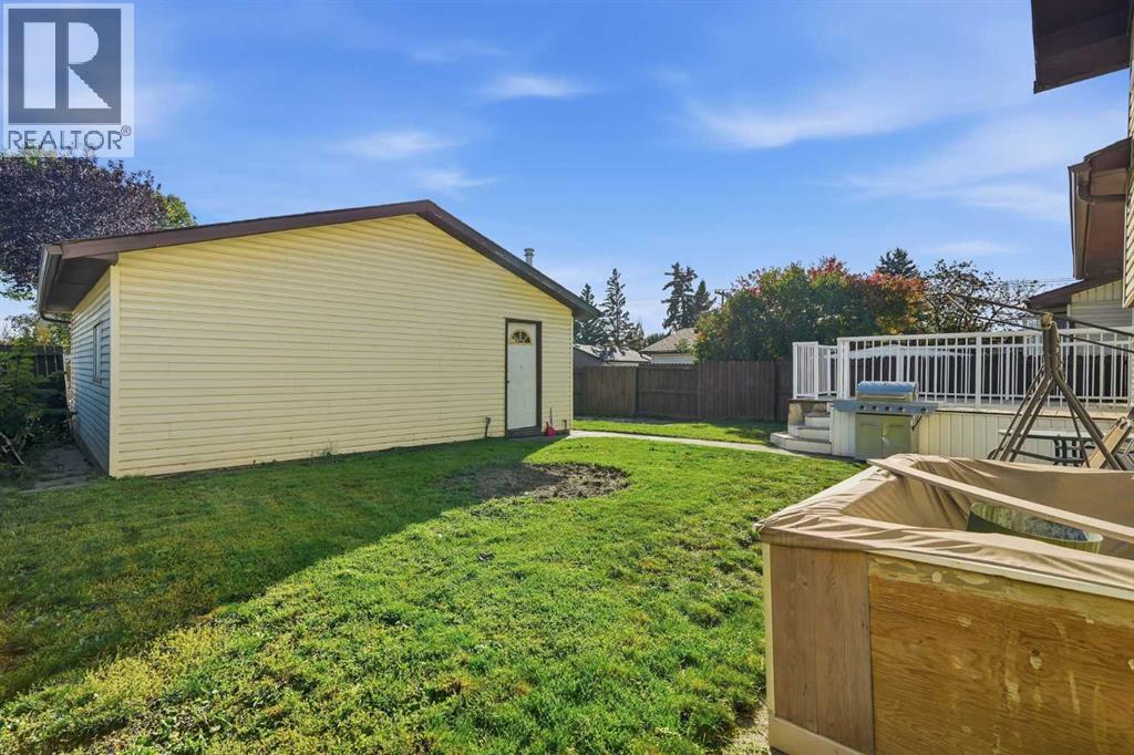 4615 31 Avenue NE - 44