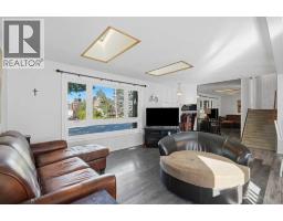 2pc Bathroom - 4615 31 Avenue Ne, Calgary, AB T1Y1G8 Photo 8