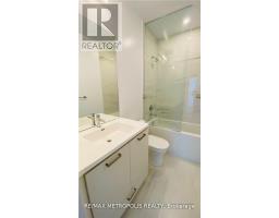 211 - 10 Honeycrisp Crescent, Vaughan, ON L4K0M7 Photo 16